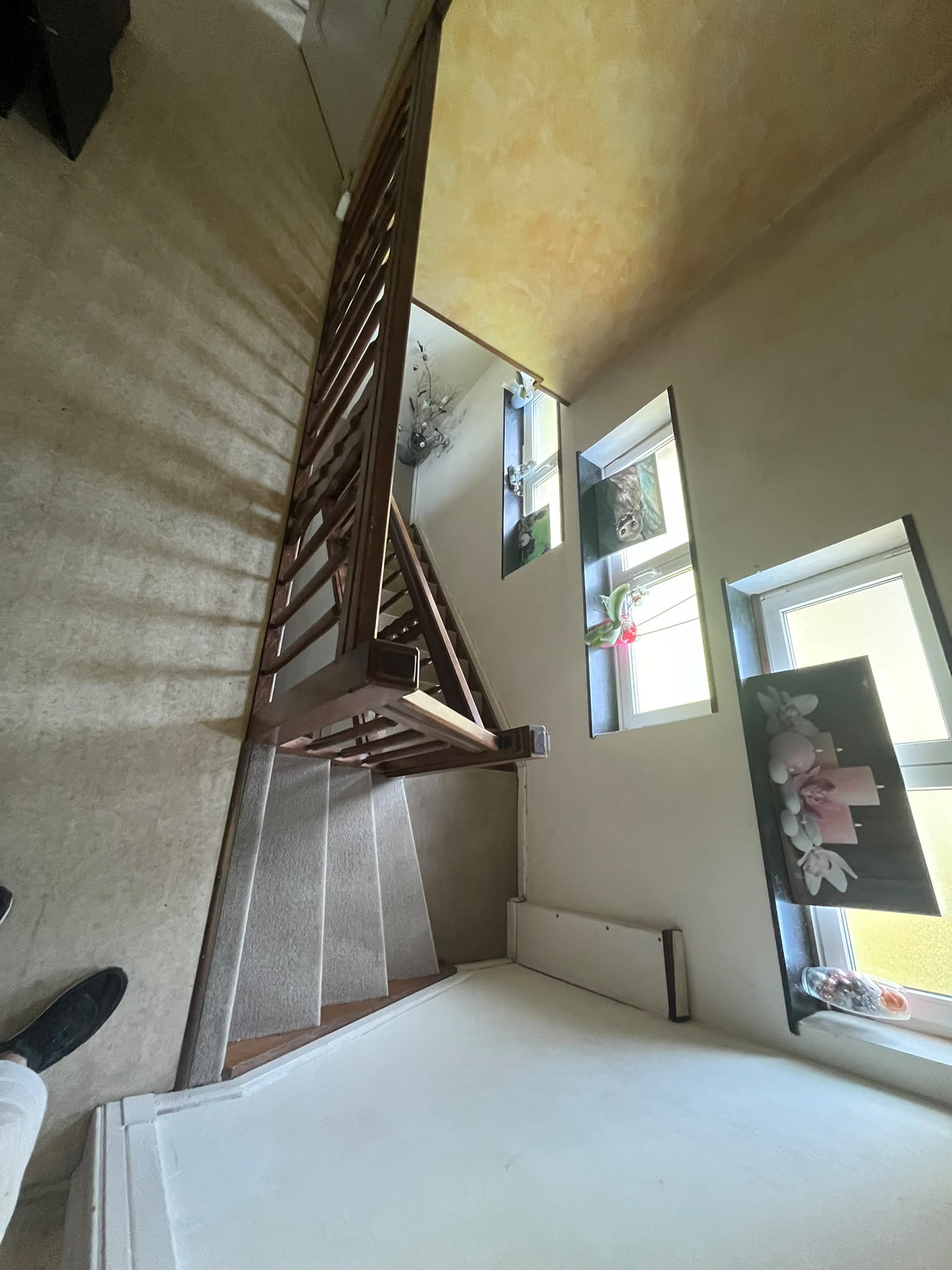 Cage d'escalier avant rénovation