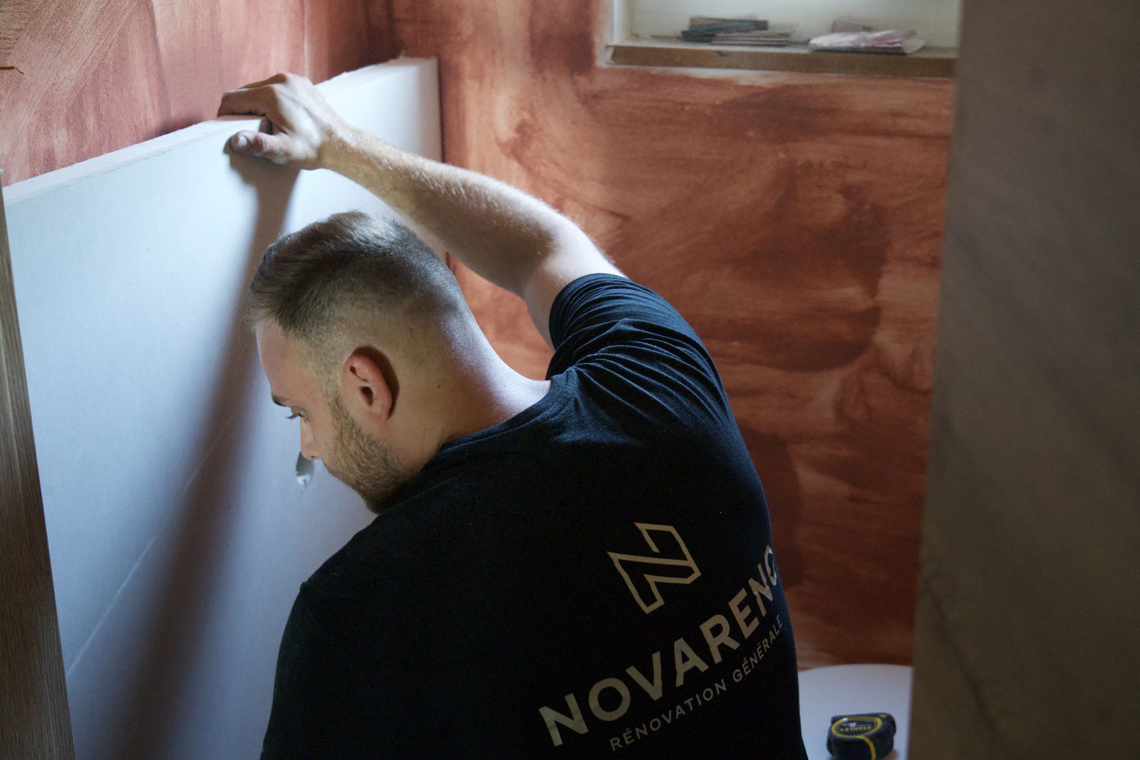 Jérémy Jarlot, rénovateur à Verviers, sur un chantier