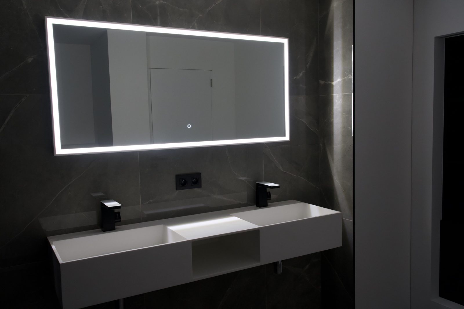 Salle de bain moderne rénovée à Verviers